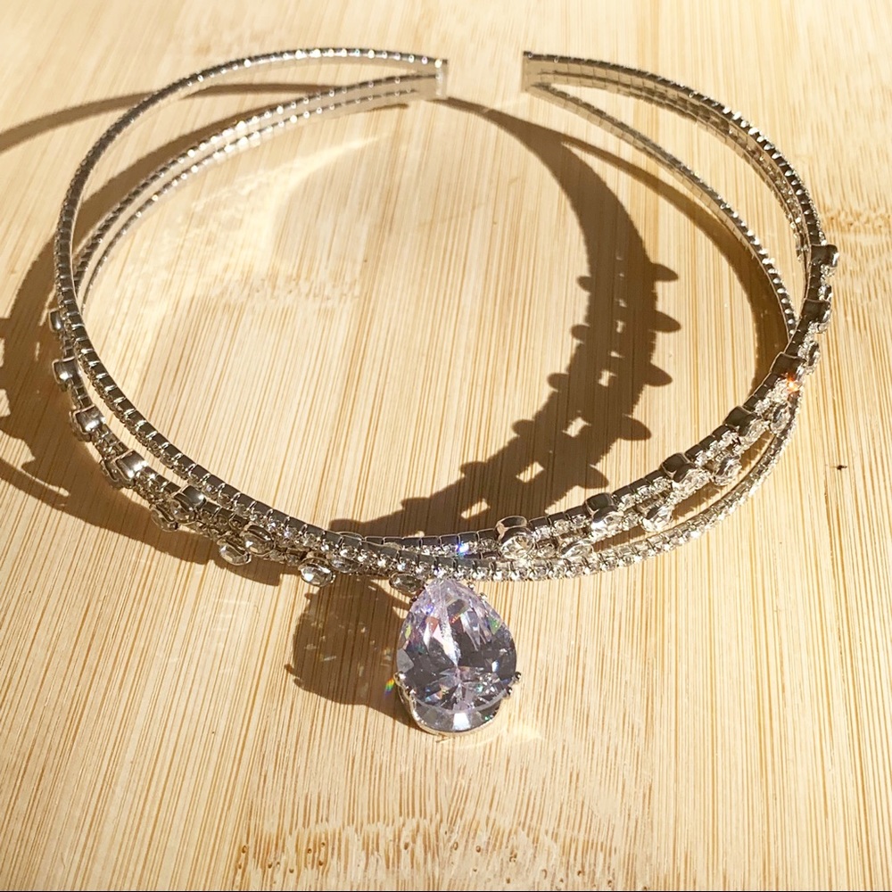 Neck choker jewelry